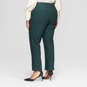 Who What Wear Women’s Plus Size Pine Green Corduroy Crop Pants - NWT